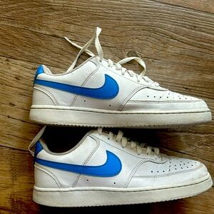 Men’s Nike Low Courtvision shoes have been used quite a bit.